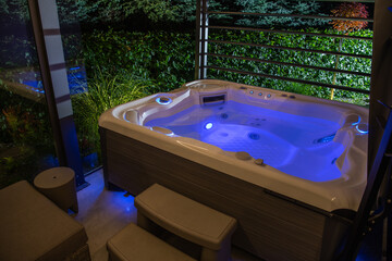 Relaxing Evening in a Luxurious Hot Tub Surrounded by Nature