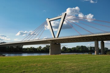 Flughafenbrücke der A44 über den Rhein, am Flughafen Düsseldorf