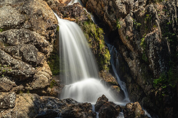 Obraz premium Cachoeira na cidade Cavalcante, Estado de Goiás, Brasil, região da chapada dos veadeiros