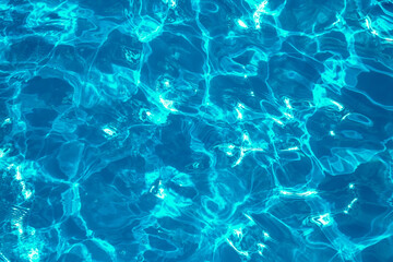 Glare and ripples on the surface of the water