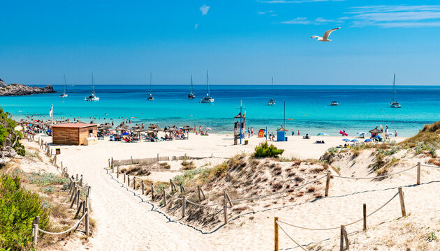 Beautiful sandy beach of Cala Gulla near Cala Ratjada - 1478