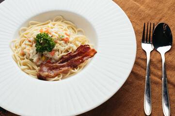 Creamy Spaghetti with Crispy Bacon and Mixed Vegetables