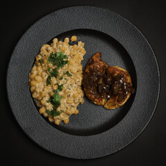 Garbanzo lomo de cerdo y salsa roja