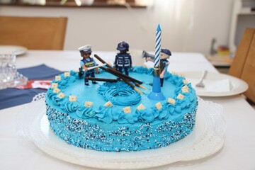 Kindergeburtstag, Torte, Polizei