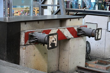 odbojniki dla pociągów na stacji końcowej © Miroslaw