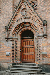 Le devant d'une église