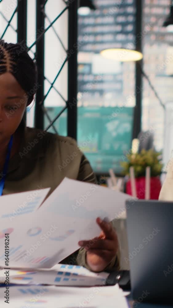 Poster vertical video group of businesswomen engaging in collaboration during briefing session, analyzing d