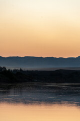 Obraz premium Sunset over the Orange river, on the border between Namibia and South Africa.