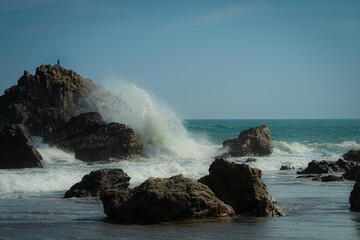 海岸に打ち寄せる波