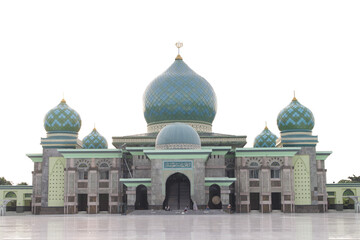 Obraz premium Pekanbaru, Riau, Indonesia. Aug 9, 2025. An-Nur Great Mosque captured in afternoon with its iconic green-blue domes and Islamic architecture design. A landmark for worship and tourism.