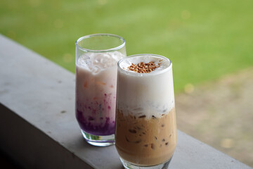 Praline Cookies Coffee, captured on August 12, 2025. Creamy espresso infused with nutty praline flavor, topped with whipped cream and served alongside crunchy cookies in a cozy setting.