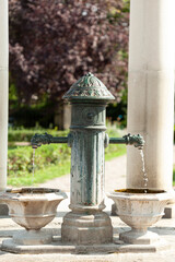 Naklejka premium Vintage Water Fountain in Park