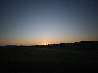 Tramonto sulle colline marchigiane in agosto