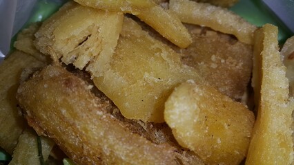Fried cassava is the most delicious fried food according to tourists and is popular overseas. Cassava is usually topped with cheese, honey and BBQ seasoning.
