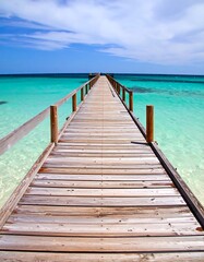 Obraz premium Tranquil wooden pier on turquoise water