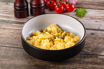 Scrambled egg omelet with green peas