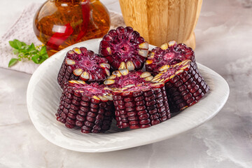 Ripe boiled black corn garnish