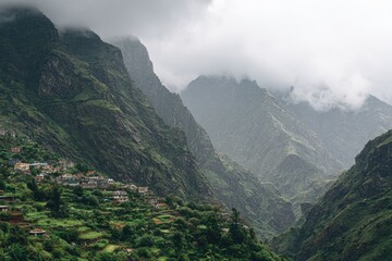 Naklejka premium Cloudy Mountainside Vista