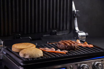 making hamburger on the electric grill