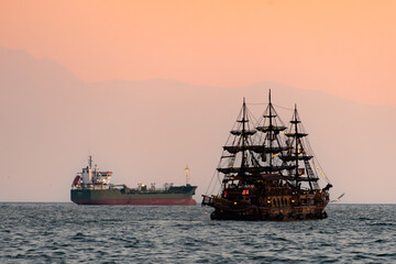 Obraz premium old ship in the sea