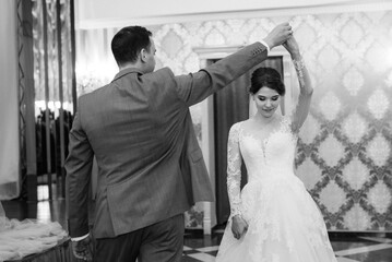 the first wedding dance of the bride and groom