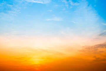 Obraz premium Beautiful , luxury soft gradient orange gold clouds and sunlight on the blue sky perfect for the background, take in evening,Twilight, Large size, high definition landscape photo