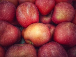 red apples on a market