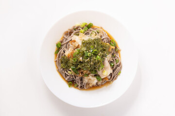 冷やし　めかぶ蕎麦（めかぶ　なめこ　大根おろし）