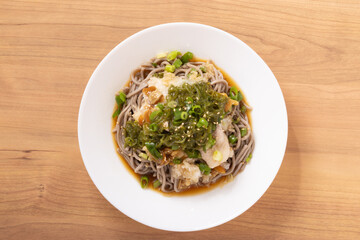 冷やし　めかぶ蕎麦（めかぶ　なめこ　大根おろし）