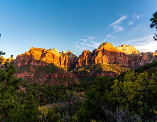 Obraz premium Sunset over red rock mountains