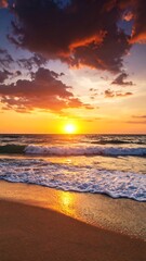Fototapeta premium Dramatic sunset over the ocean (1)