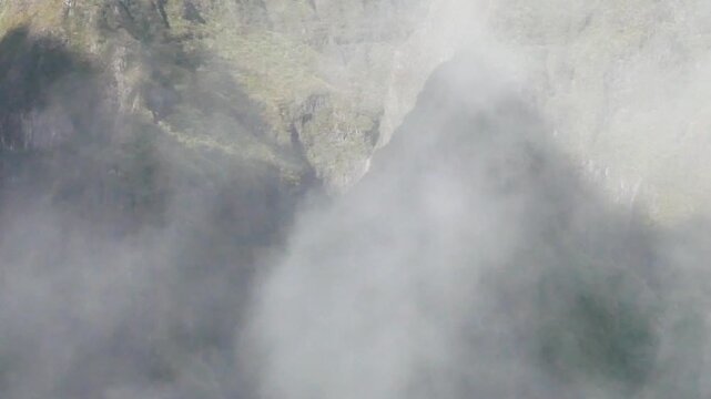 &icirc;le de La R&eacute;union, La R&eacute;union, oc&eacute;an Indien, volcan, Piton de la Fournaise, Piton des Neiges, montagne, crat&egrave;re, caldeira, cirque de Mafate, cirque de Cilaos, cirque de Salazie, plage, lagon, sable bl