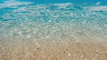 Fototapeta premium Overhead shot of frothy water along a beach