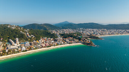 Obraz premium Aerial view of Bombinhas beach, Ribeiro beach, and Bombas in Santa Catarina, Brazil.