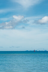 Obraz premium Point de vue du pont Kouri, Okinawa Vu sur la mer