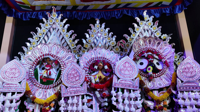 Padmamukha Besha, from Magha Amabasya to Basanta Panchami (Wednesday or Saturday first), features Lord Jagannath&rsquo;s lotus face, symbolizing purity and devotion.