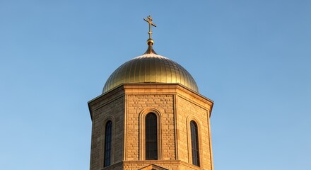 Obraz premium Golden Dome of Church Under Blue Sky: Architectural Details and Religious Symbolism in Sunlight