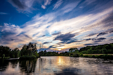 Obraz premium Sunset on a pond in Santeny, france