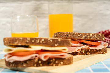 Delicious sandwiches with ham, cheese and tomato, perfect for breakfast or lunch