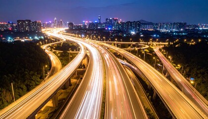 Obraz premium ヘッドライトの光の帯 ハイウェイの夜景