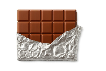 Obraz premium Milk chocolate bar wrapped in silver foil on transparent background