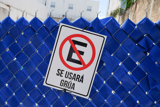Fototapeta No Parking Sign on Blue Fence