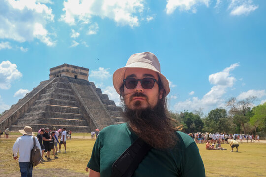Tourist at El Castillo, Chich&eacute;n Itz&aacute;