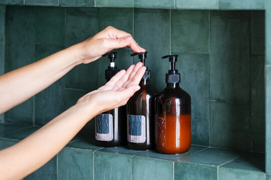Hand Pumping Bathroom Amenities