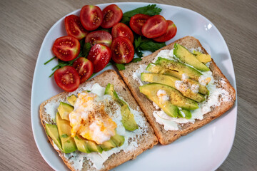 Avocado Toast with Cherry Tomatoes
