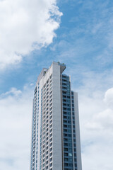 Fototapeta premium modern high rise building in the sky