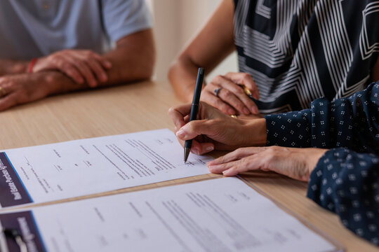 Signing real estate contract