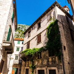 Fototapeta premium Narrow alleyway between old stone buildings