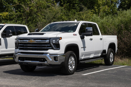 Used Chevrolet Silverado 2500 display. With pricing concerns, Chevy is selling preowned trucks to meet demand. MY:2024
