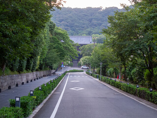 京都の知恩院に続く参道の景色